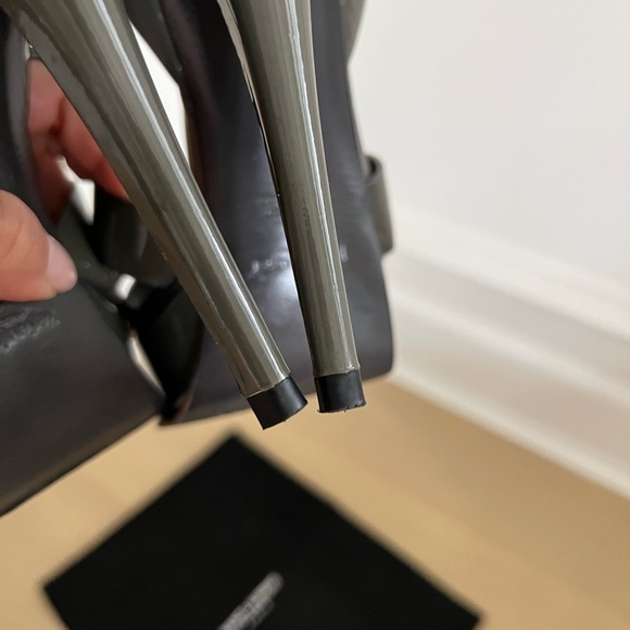 Saint Laurent Tribute Platform - Picture 8 of 15